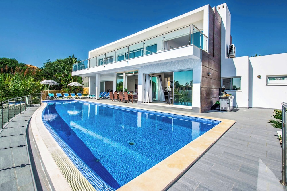 Villa (5 Bedrooms)