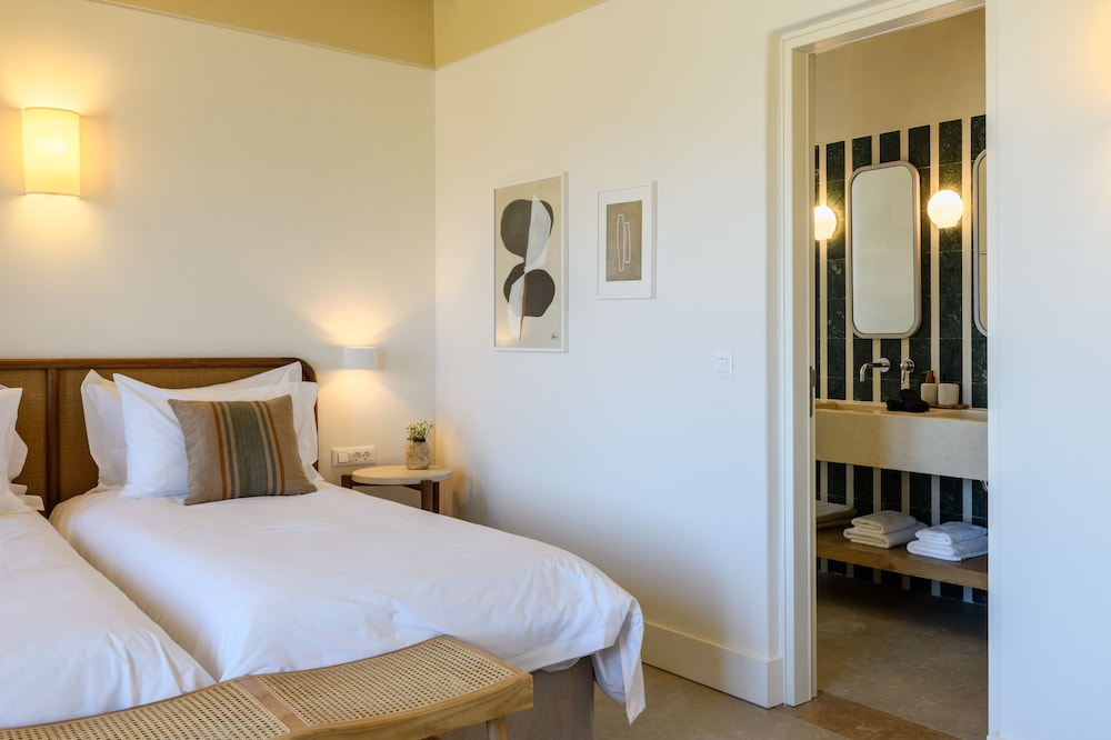 Standard Double or Twin Room, Sea View photo 3