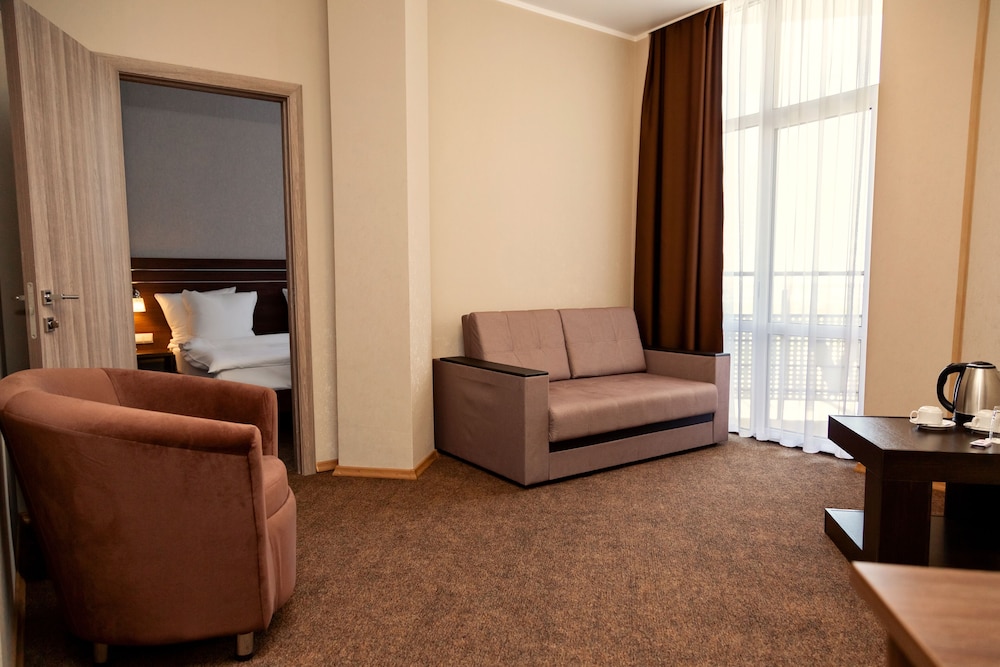 Junior Suite, 1 King Bed, Balcony photo 1