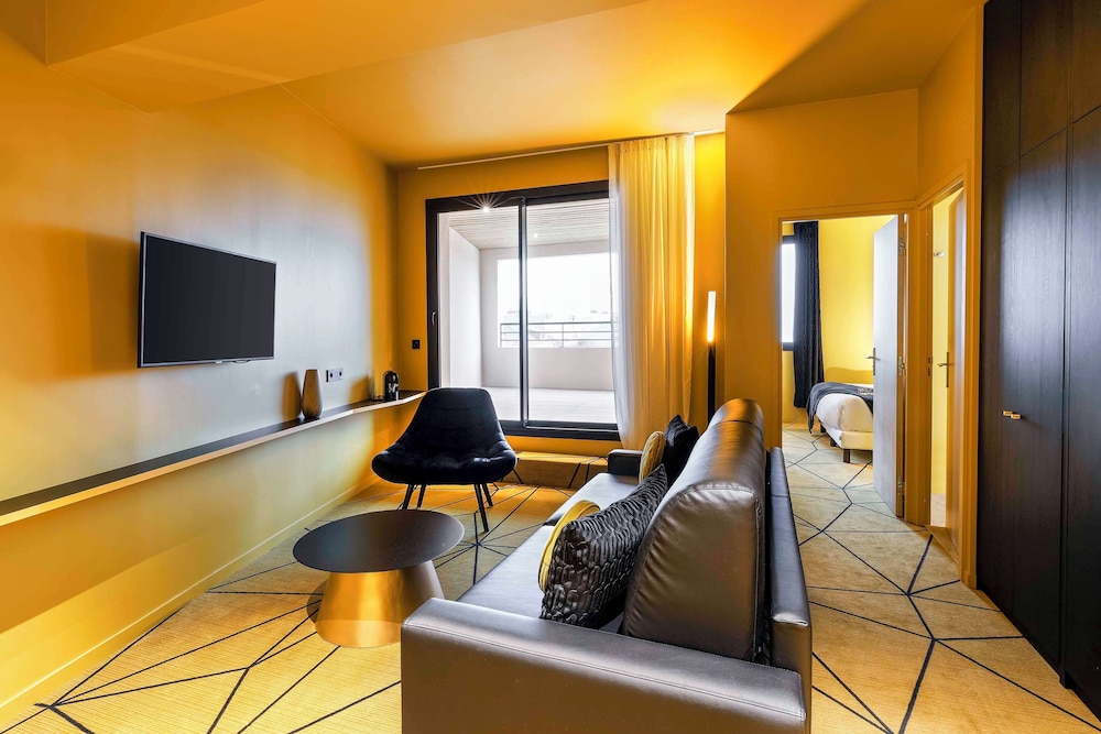 Suite, 1 King Bed, Non Smoking (with Sofabed)