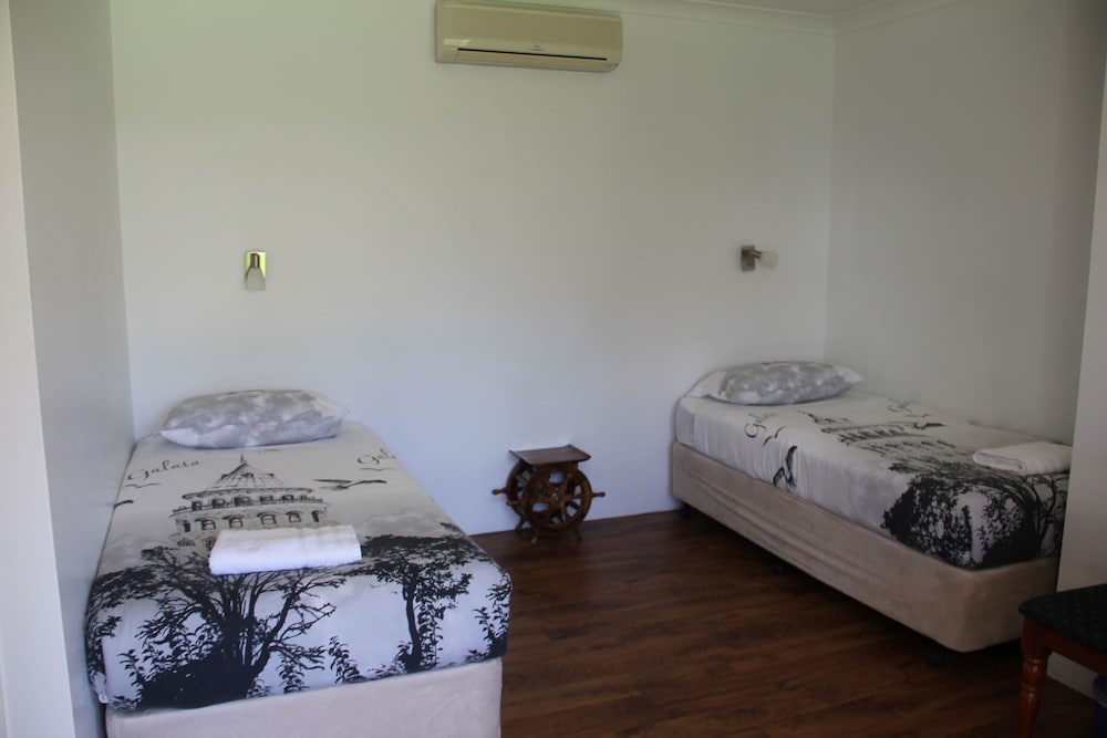 Economy Twin Room