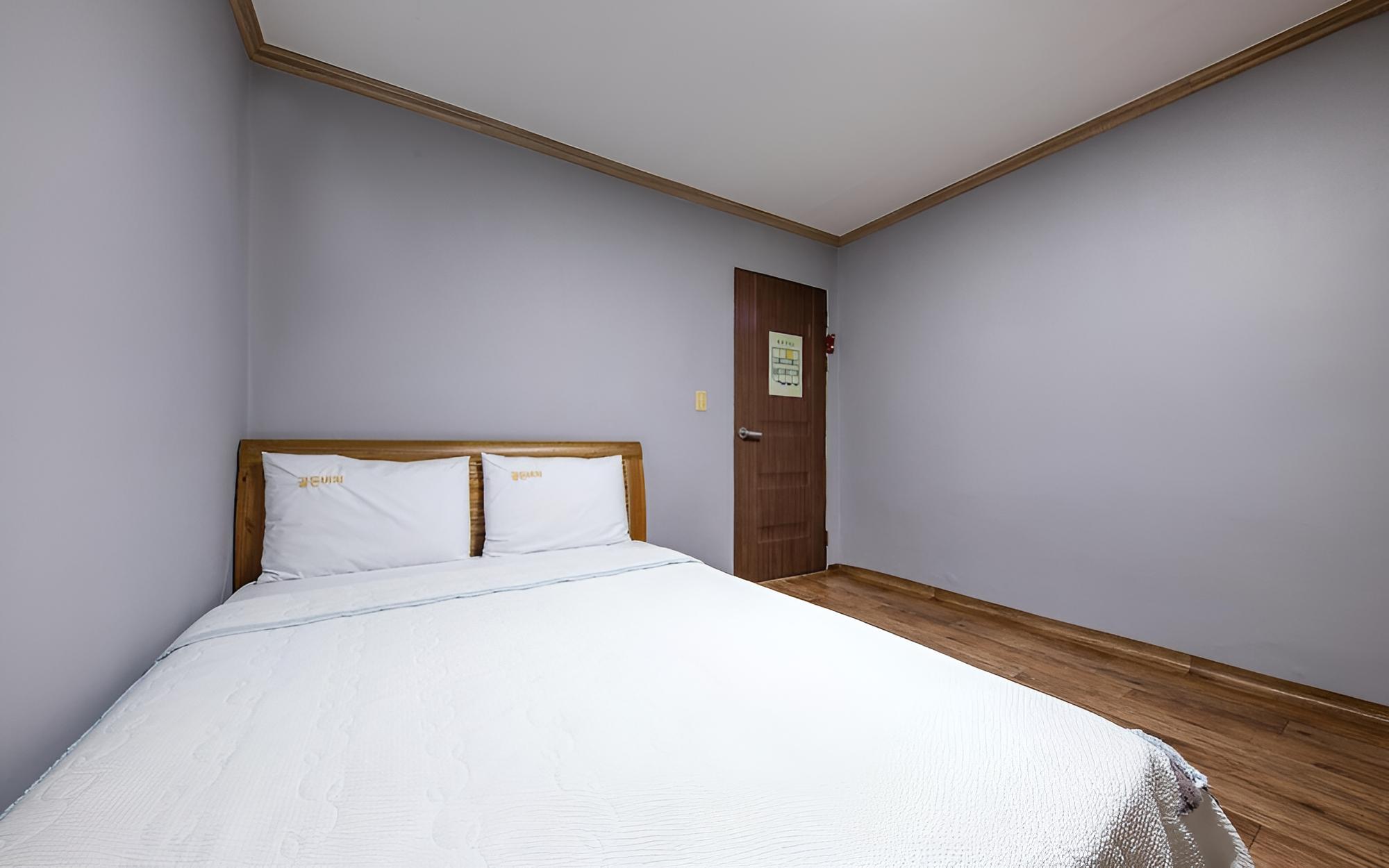 Room (Room B (YouTube service provided)) photo 2