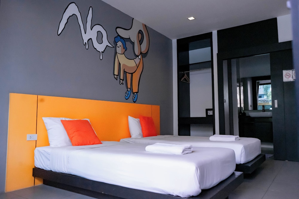 Deluxe Twin Room with Pool View - Photo 3