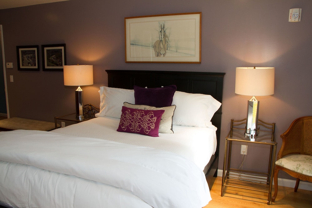 Room, 1 Queen Bed (The Silvernails Room) photo 2