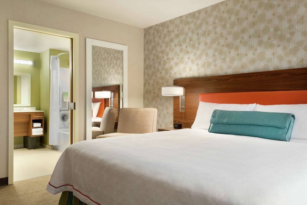 Suite, 1 King Bed, Accessible, Bathtub photo 2