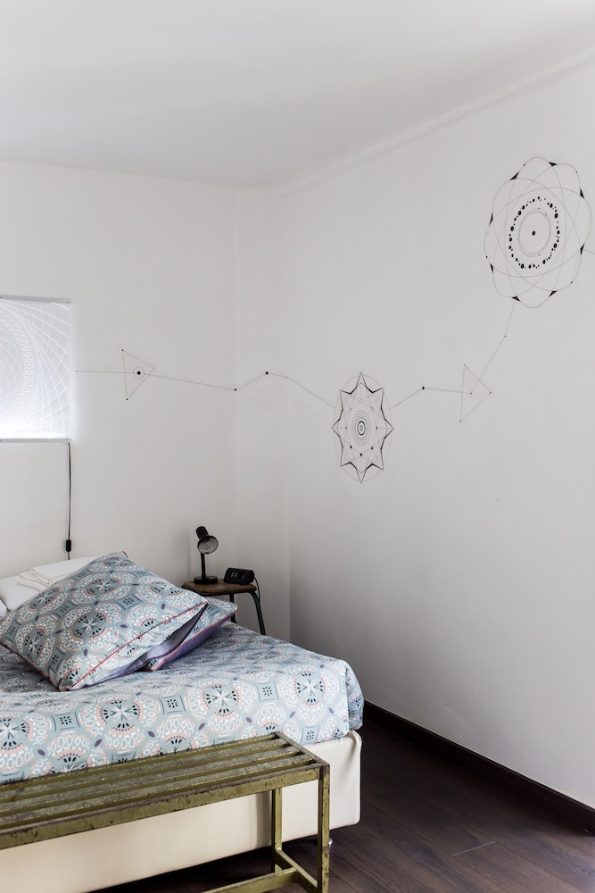 Classic Double Room, 1 Queen Bed, Private Bathroom, City View photo 2