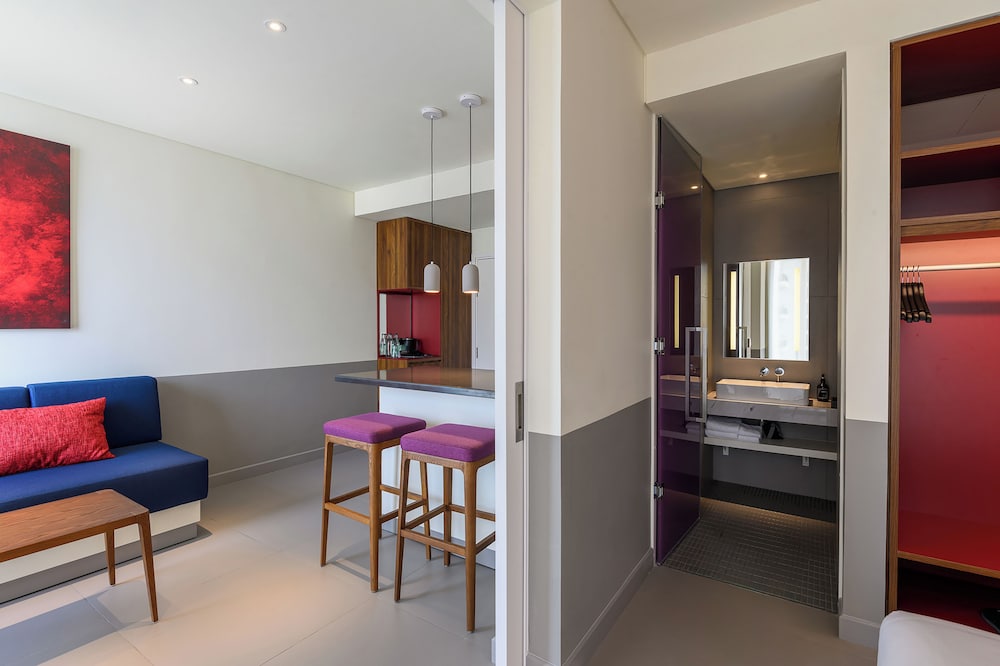 Suite, 1 King Bed, River View - Photo 1