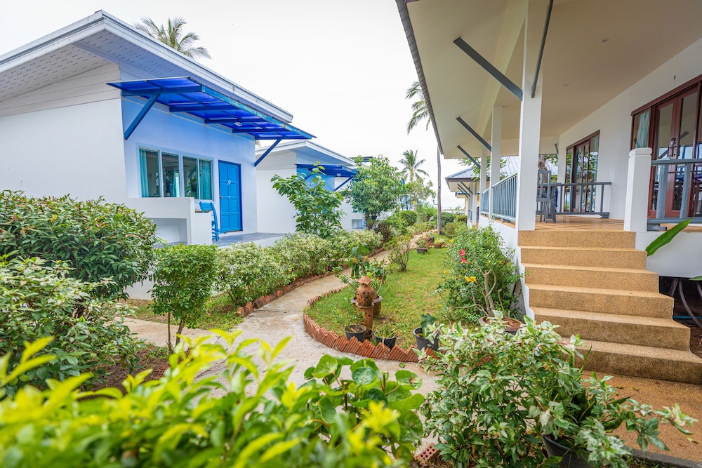 Basic Triple Room, Multiple Beds, Garden View photo 2