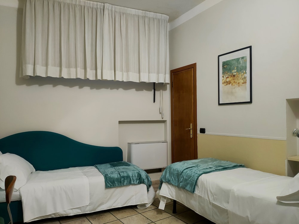 Standard Room photo 2
