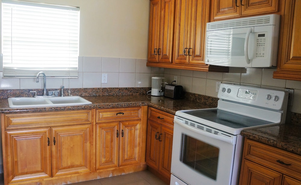 Elite Studio Suite, 1 Bedroom, Kitchen, Lake View photo 2