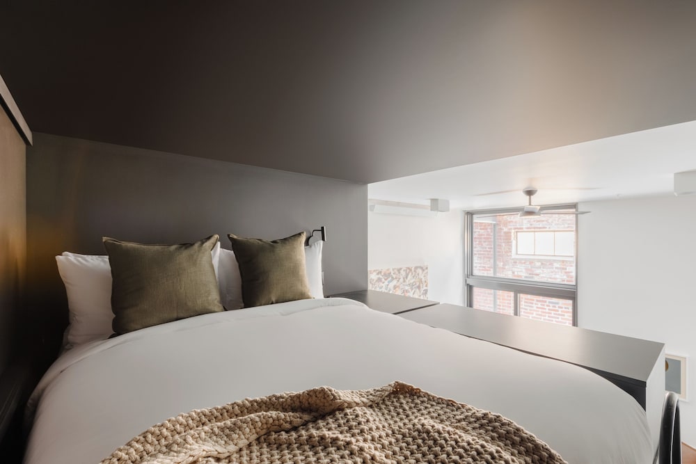 Superior Loft, 1 Queen Bed With Sofa Bed photo 2