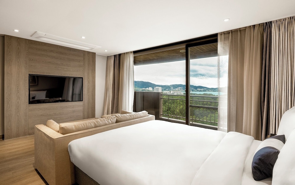 [Only Foreigner] Visit Korea Giveaway - Kensington Deluxe Plus (Remodeling Room / No Kitchenette)