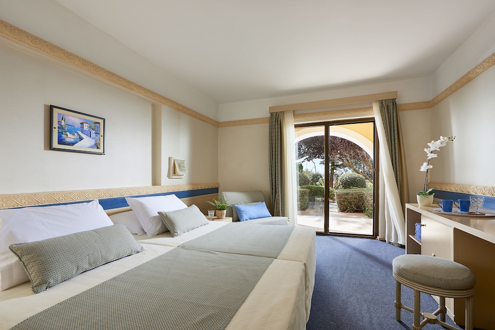 Double Room, Garden View (Main Building) - Photo 1