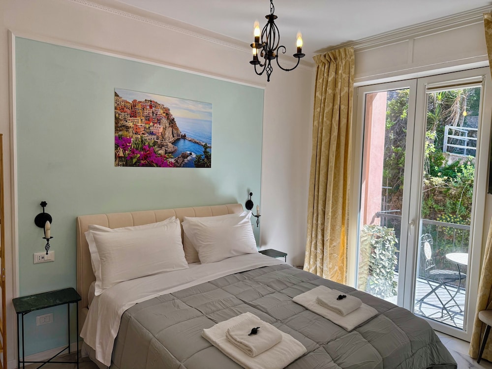 Deluxe Suite, Balcony, Mountain View
