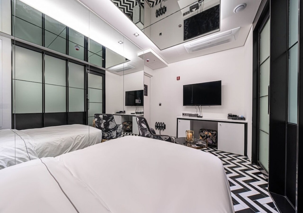 Deluxe Double Room (Netflix/ Youtube Available on TV) - Photo 26