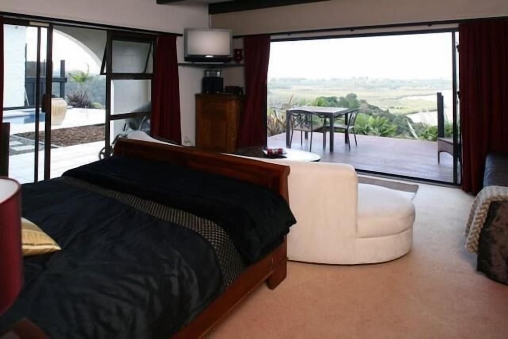 Deluxe Suite, 1 King Bed, Sea View, Sea Facing