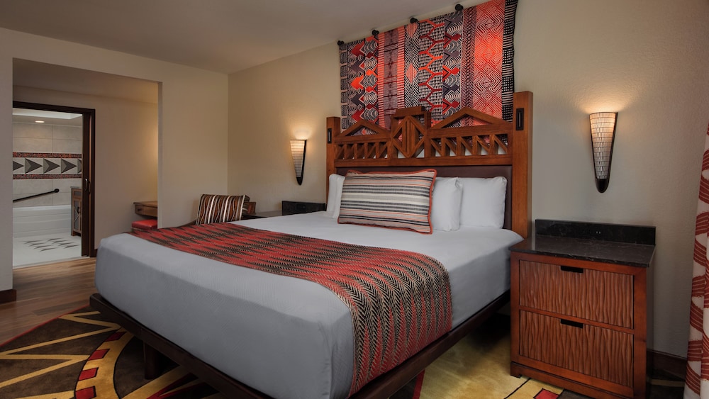 2 Bedroom Suite.  Hearing accessible - visual alarms and notifications.  1 king bed, 2 queen beds, 1 - Photo 1