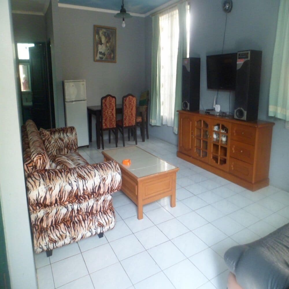 House, 3 Bedrooms photo 2