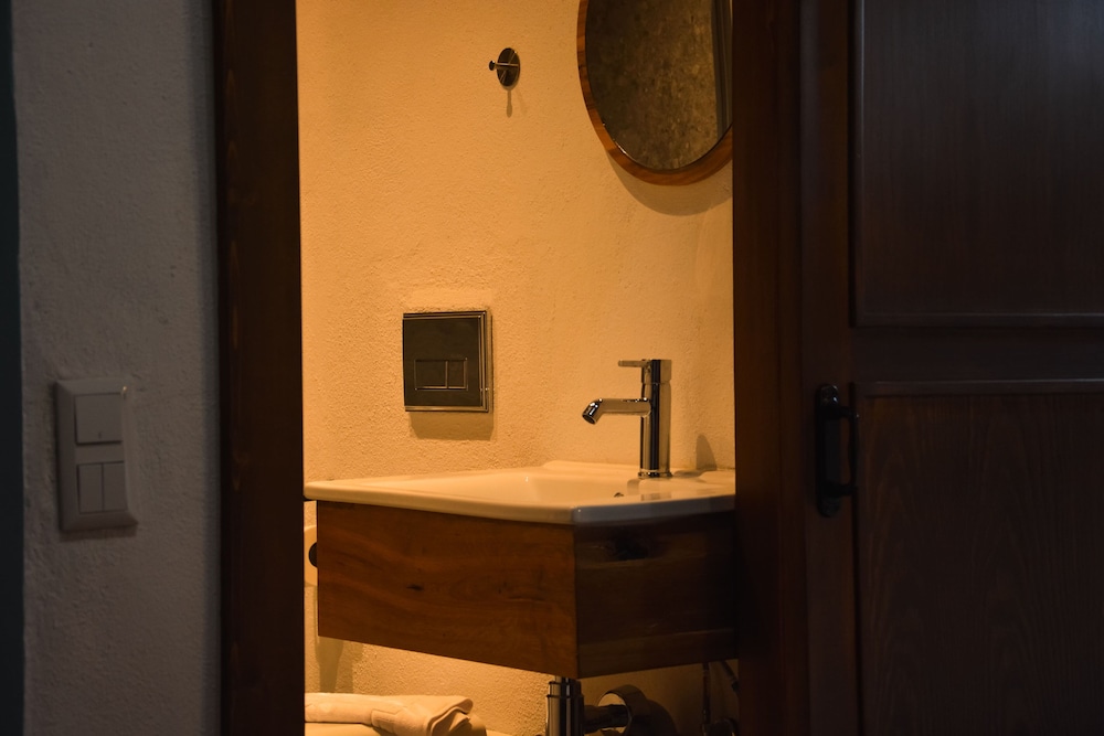 Exclusive Quadruple Room, City View photo 2