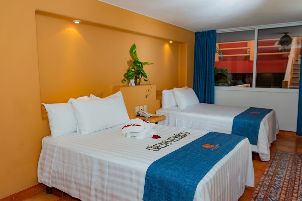 Standard Room, 2 Double Beds - Photo 2