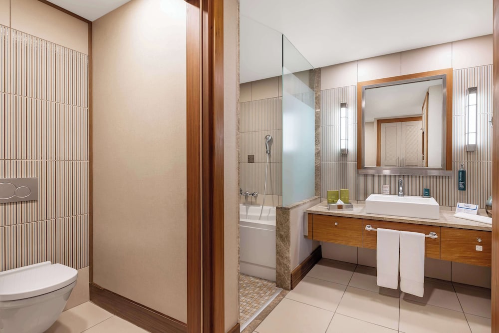 KING GUEST ROOM POOL ACCESS WITH SEA VIEW thumbnail 5