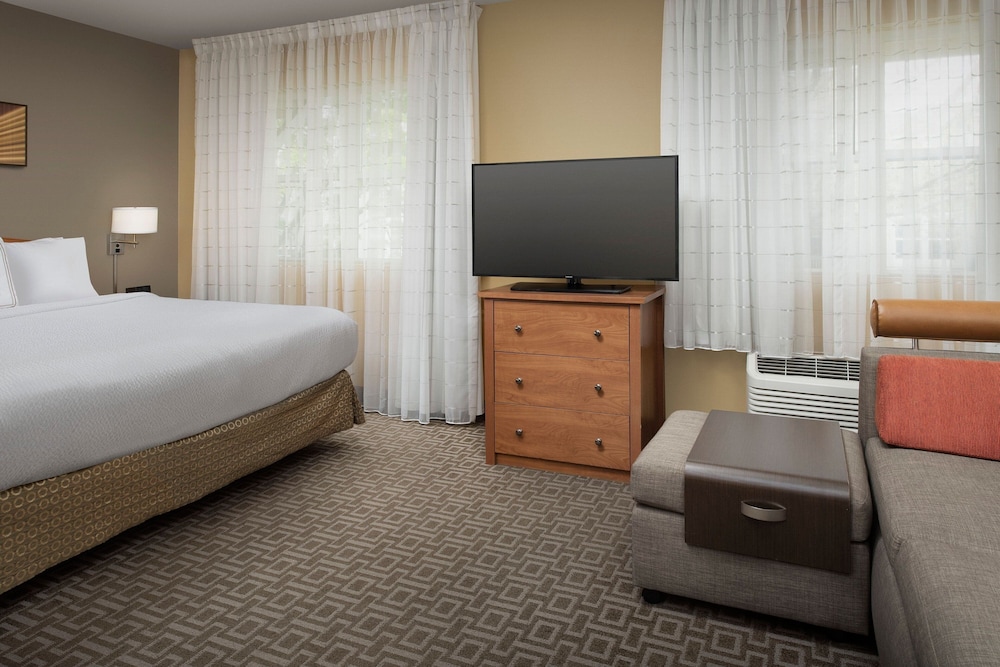 Suite, 1 King Bed with Sofa bed (Mobility Accessible, Tub) - Photo 3