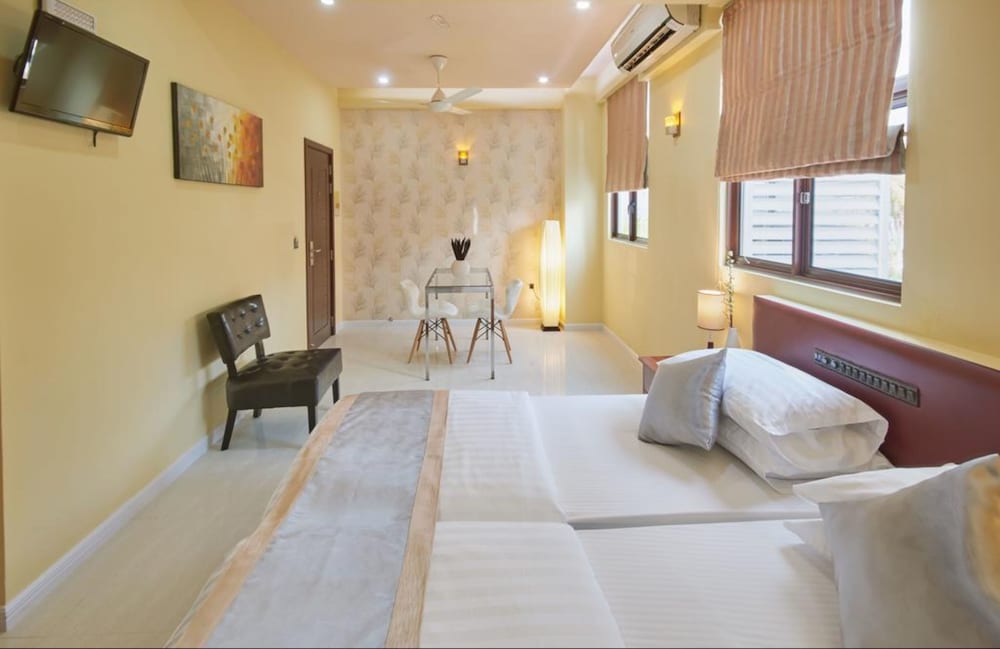 Super Deluxe Room + Free Airport Transfer photo 3
