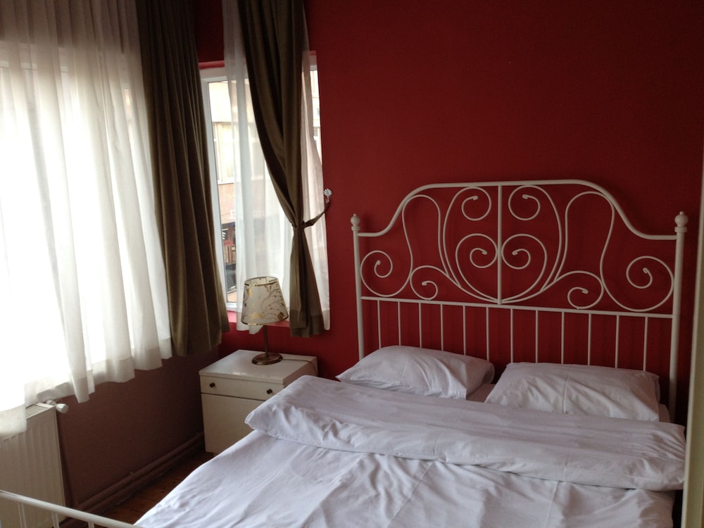 Basic Double Room, Shared Bathroom photo 1