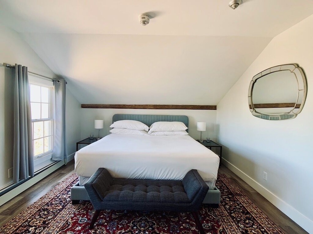 Luxurious Two BR Apt River View NOTL