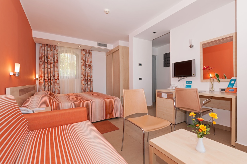 Superior Triple Room photo 1