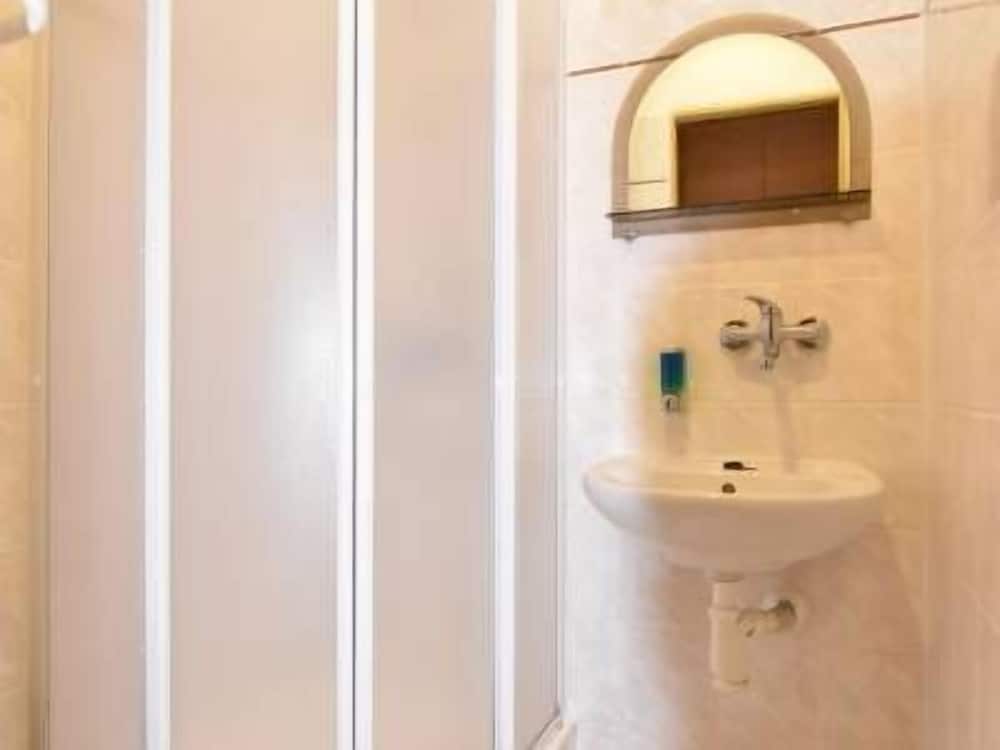 Apartment, Shared Bathroom photo 3