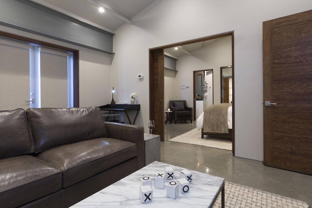 Deluxe Suite, 1 King Bed with Sofa bed, Non Smoking - Photo 12