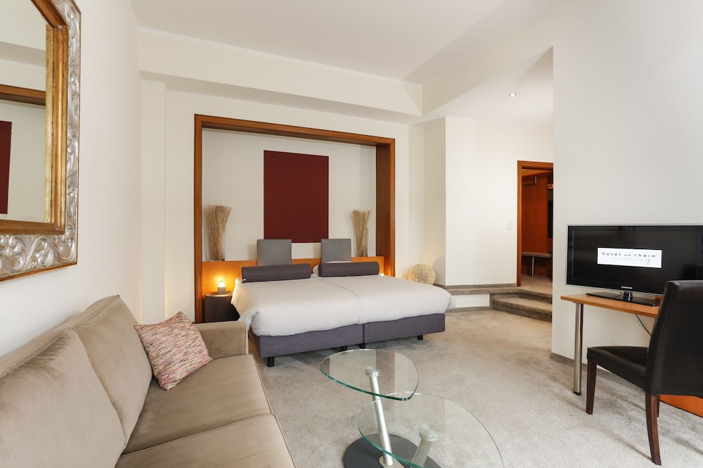 Deluxe Suite, 1 Queen Bed, Non Smoking, River View