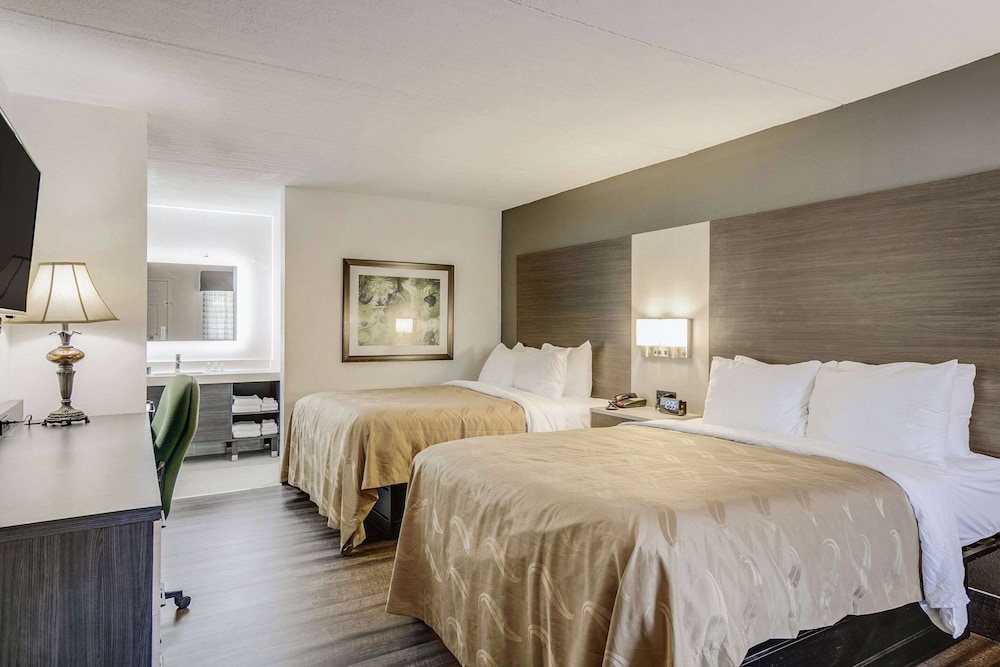 Standard Room, 2 Queen Beds, Smoking - Photo 2