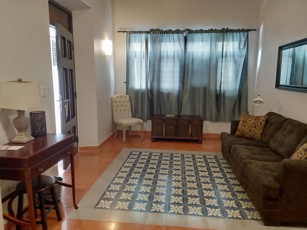 First Class Suites - Photo 5