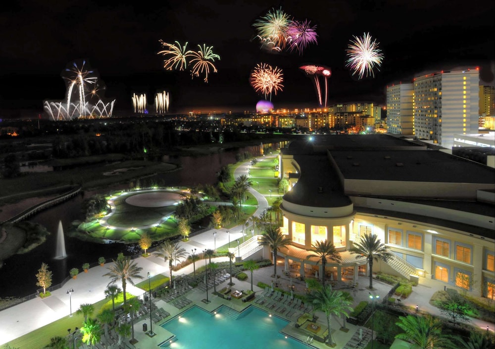 Deluxe Suite, 1 King Bed, Balcony (Disney View) thumbnail 6