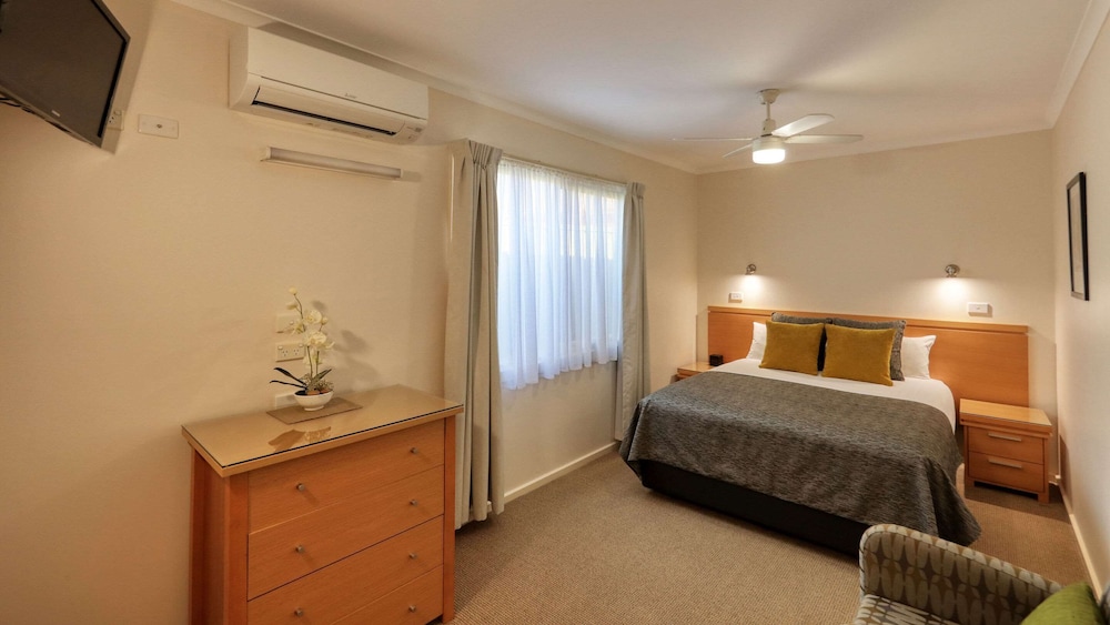 Suite, 1 Queen Bed, Non Smoking - Photo 8