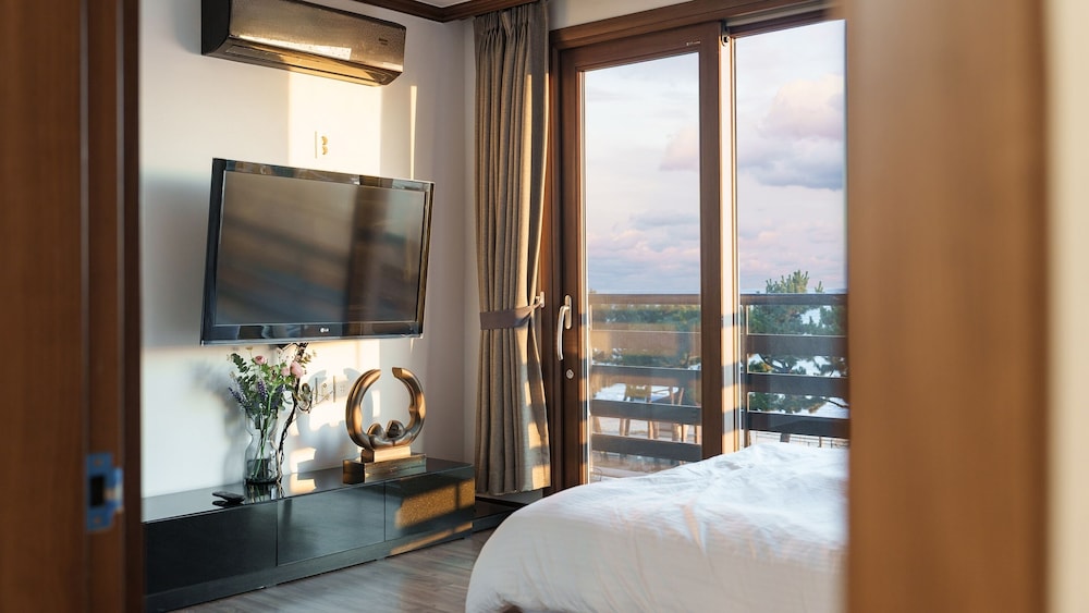 Basic Room, 2 Bedrooms (Family Suite) photo 3