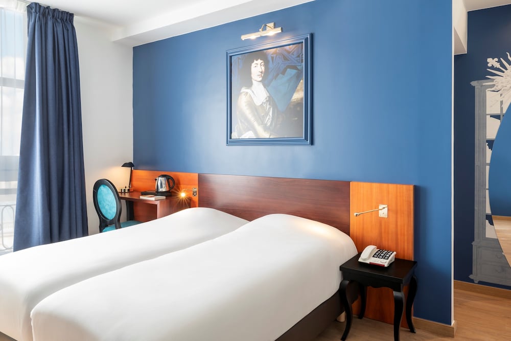 Twin Room thumbnail 5