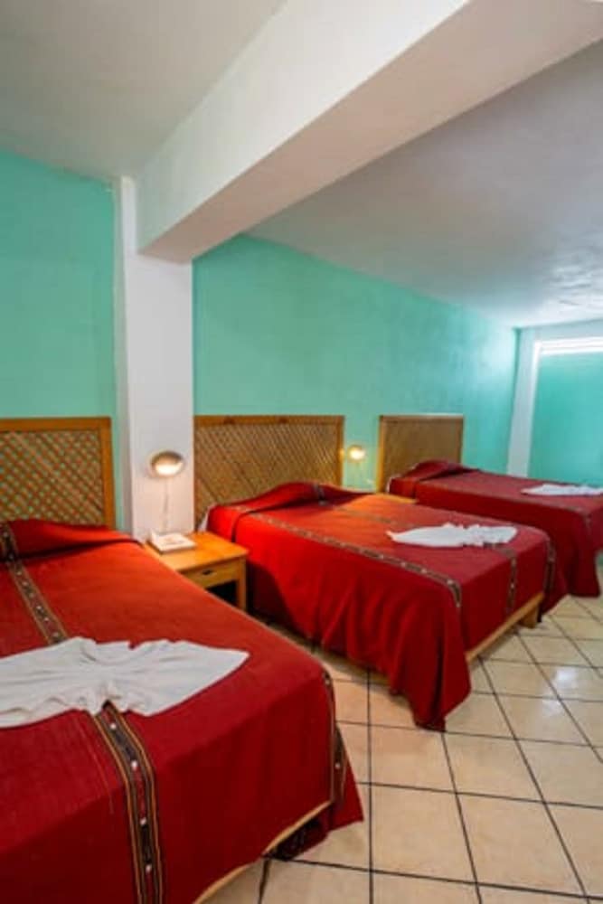 Basic Triple Room, 1 Bedroom (3 Double Beds) photo 1