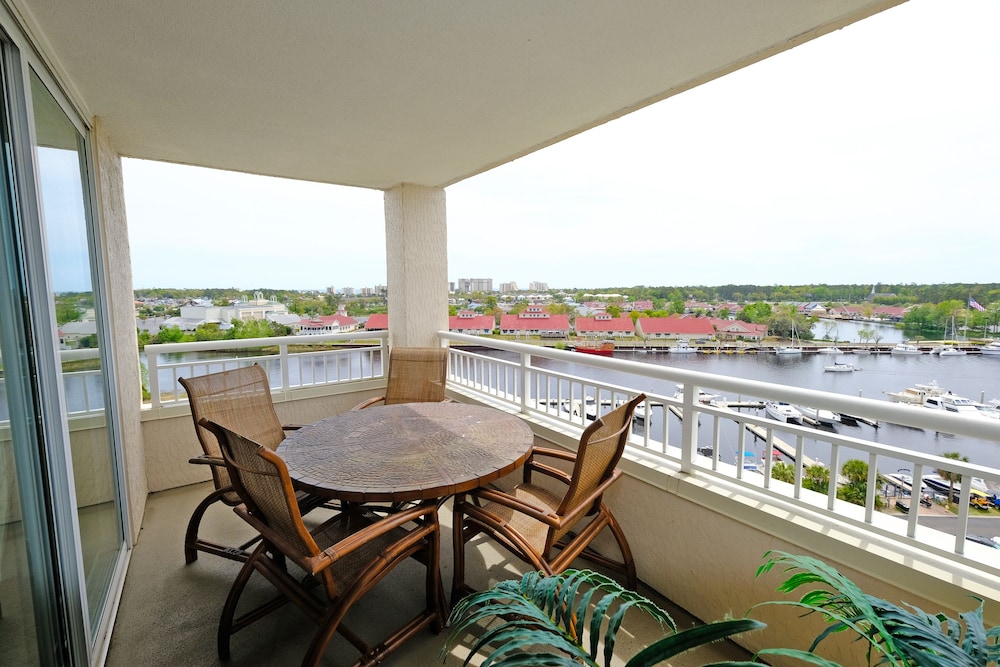 Yacht Club Balcony Room photo 3