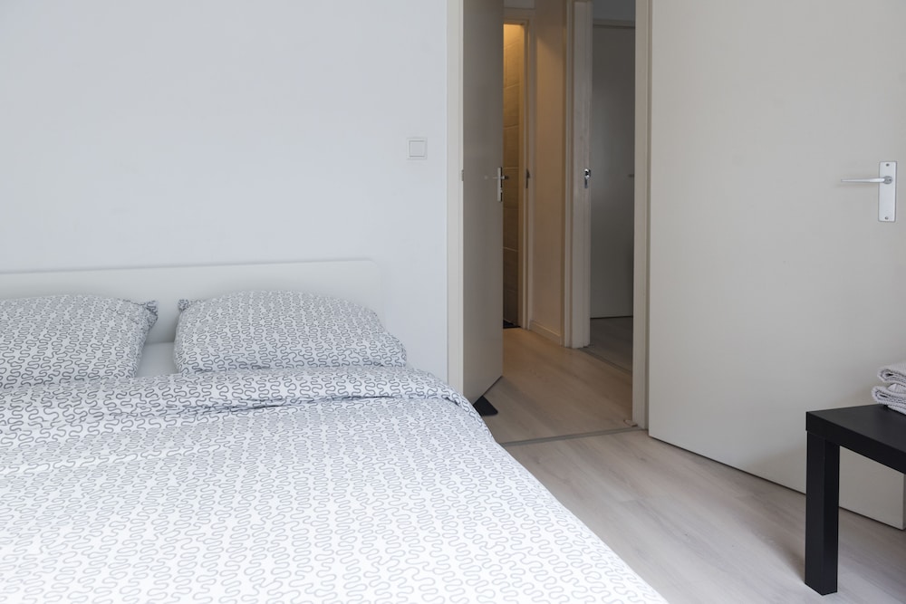 Studio, 1 Bedroom photo 2