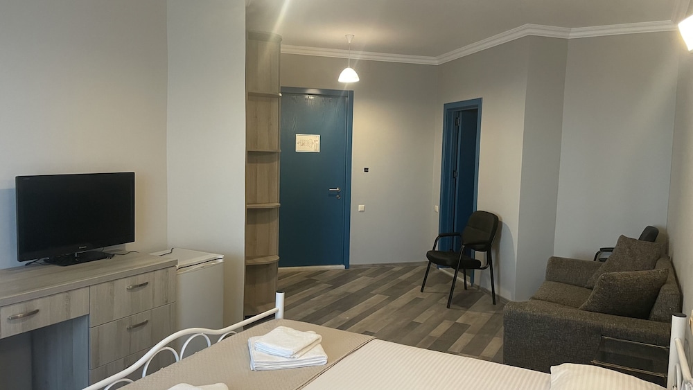 Standard Double Room, Partial Sea View photo 3