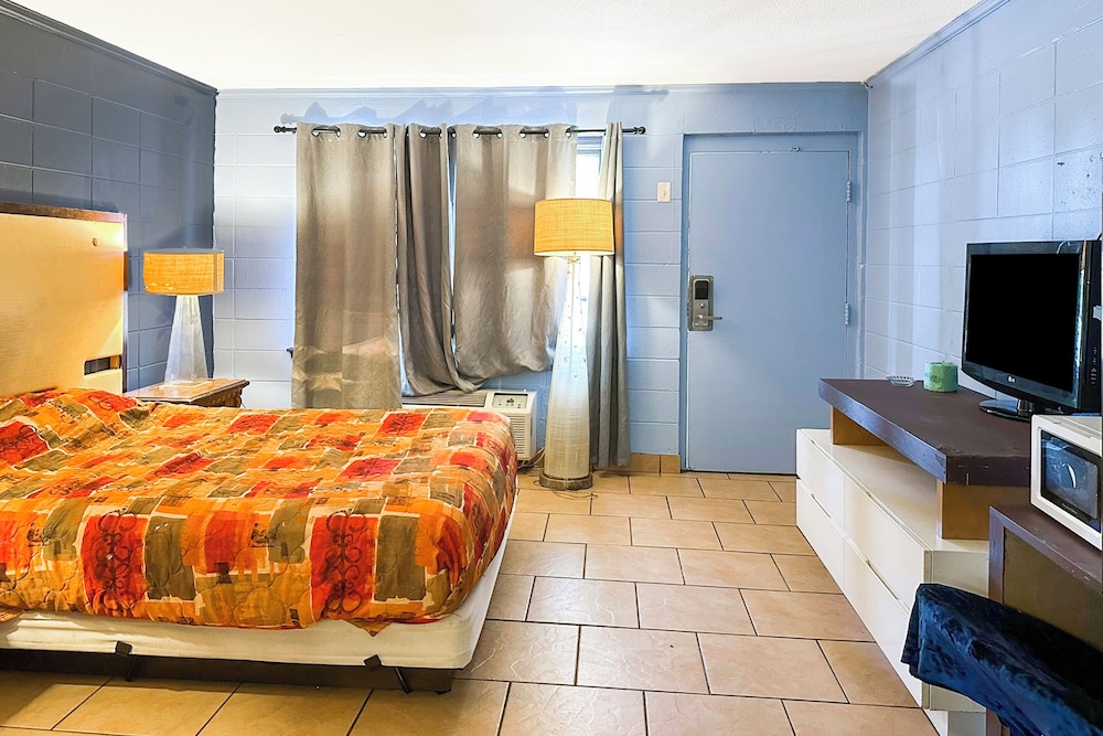 Family Room, 2 Double Beds - Photo 3