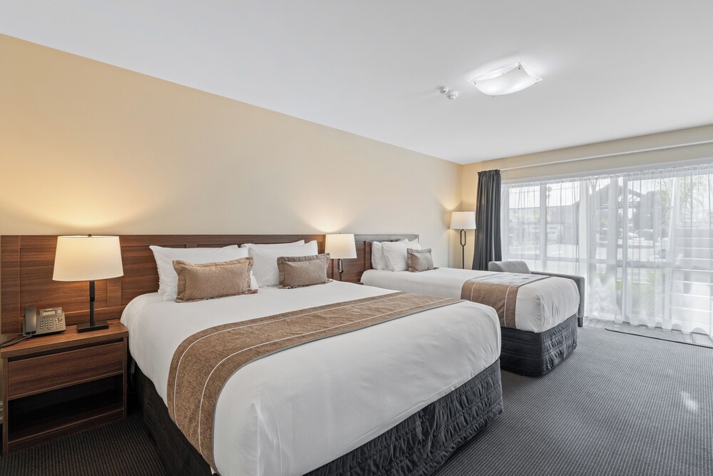 Premium Double or Twin Room, Multiple Beds, Accessible, Hot Tub