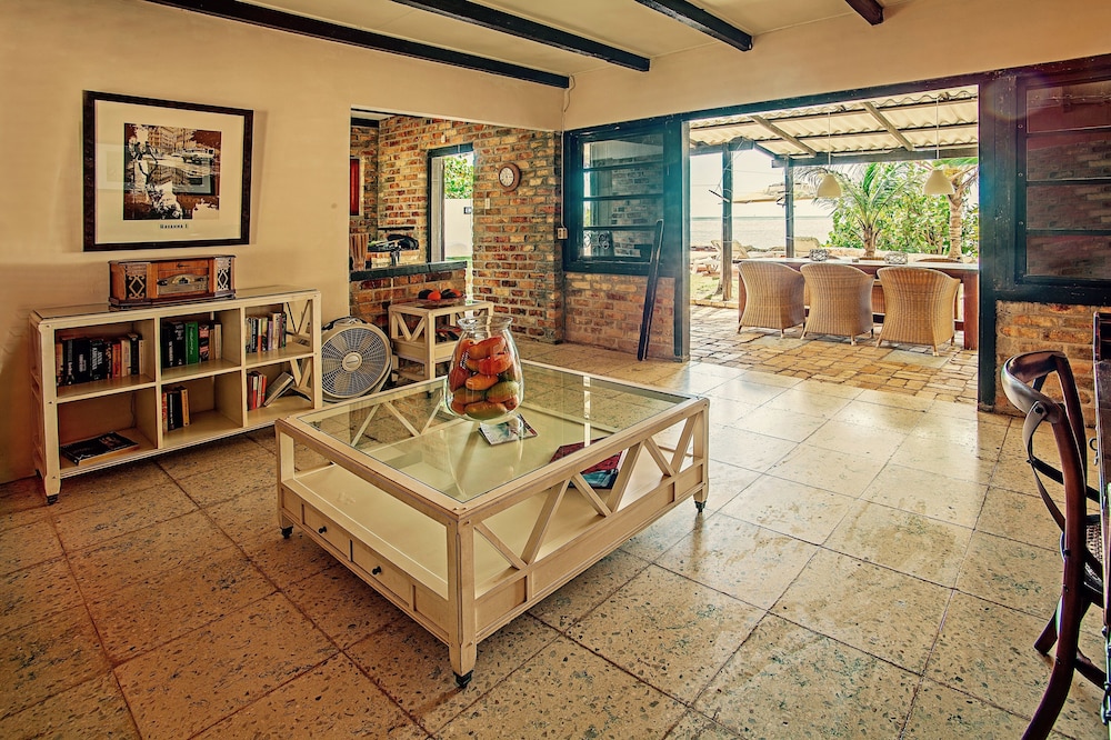 Bungalow, 2 Bedrooms, Oceanfront photo 3