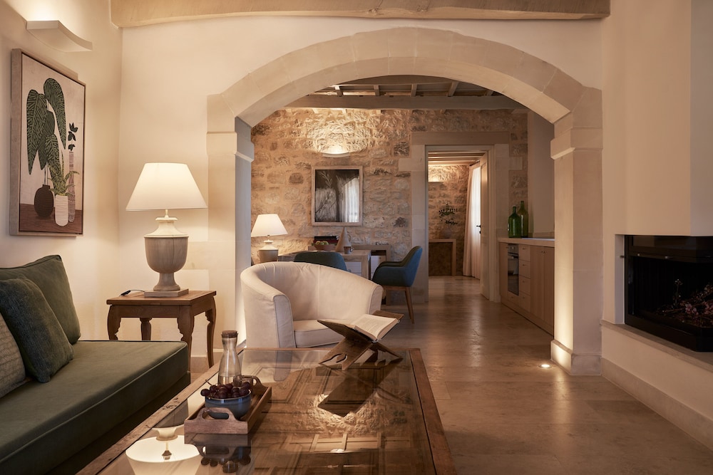 Stone House suite Borealis thumbnail 6