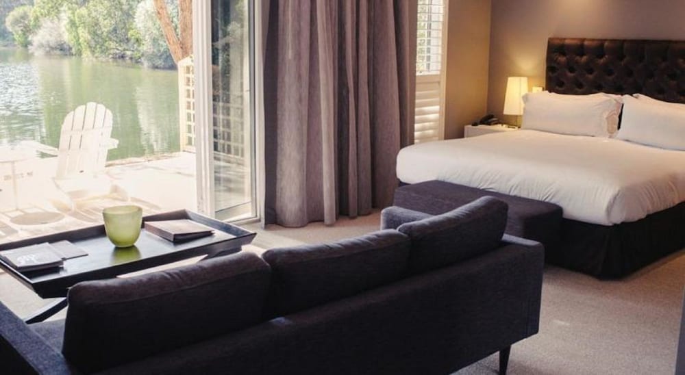 Suite, Lake View photo 2