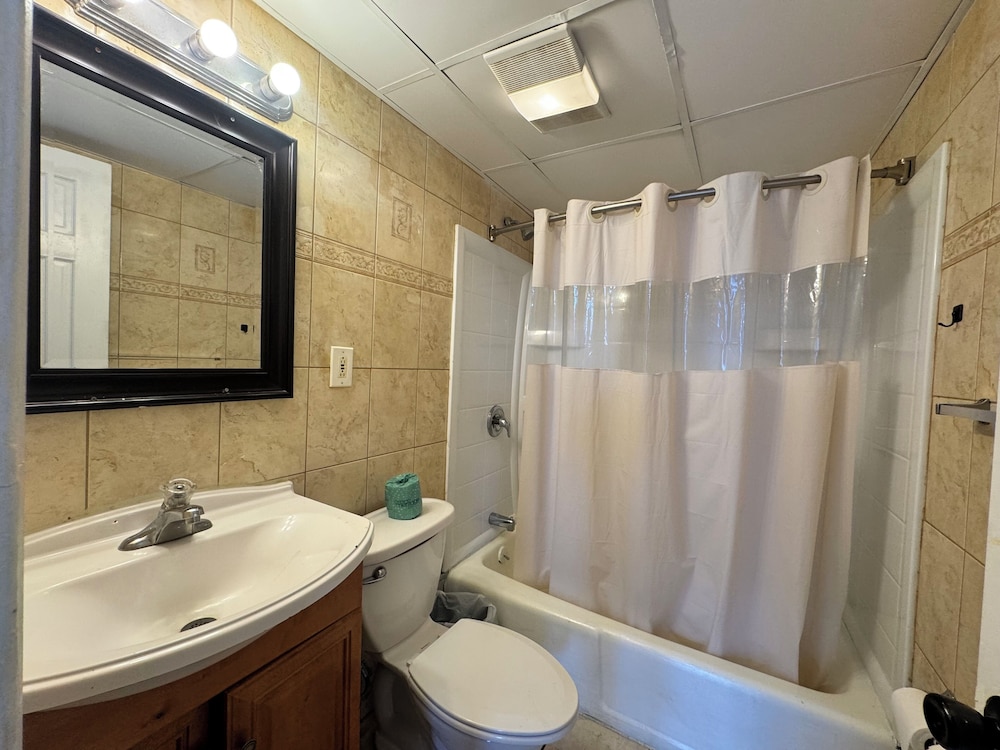 Suite - Photo 29