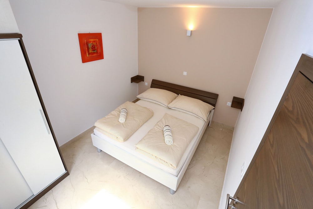 Deluxe Apartment, 2 Bedrooms, Terrace, Beachside